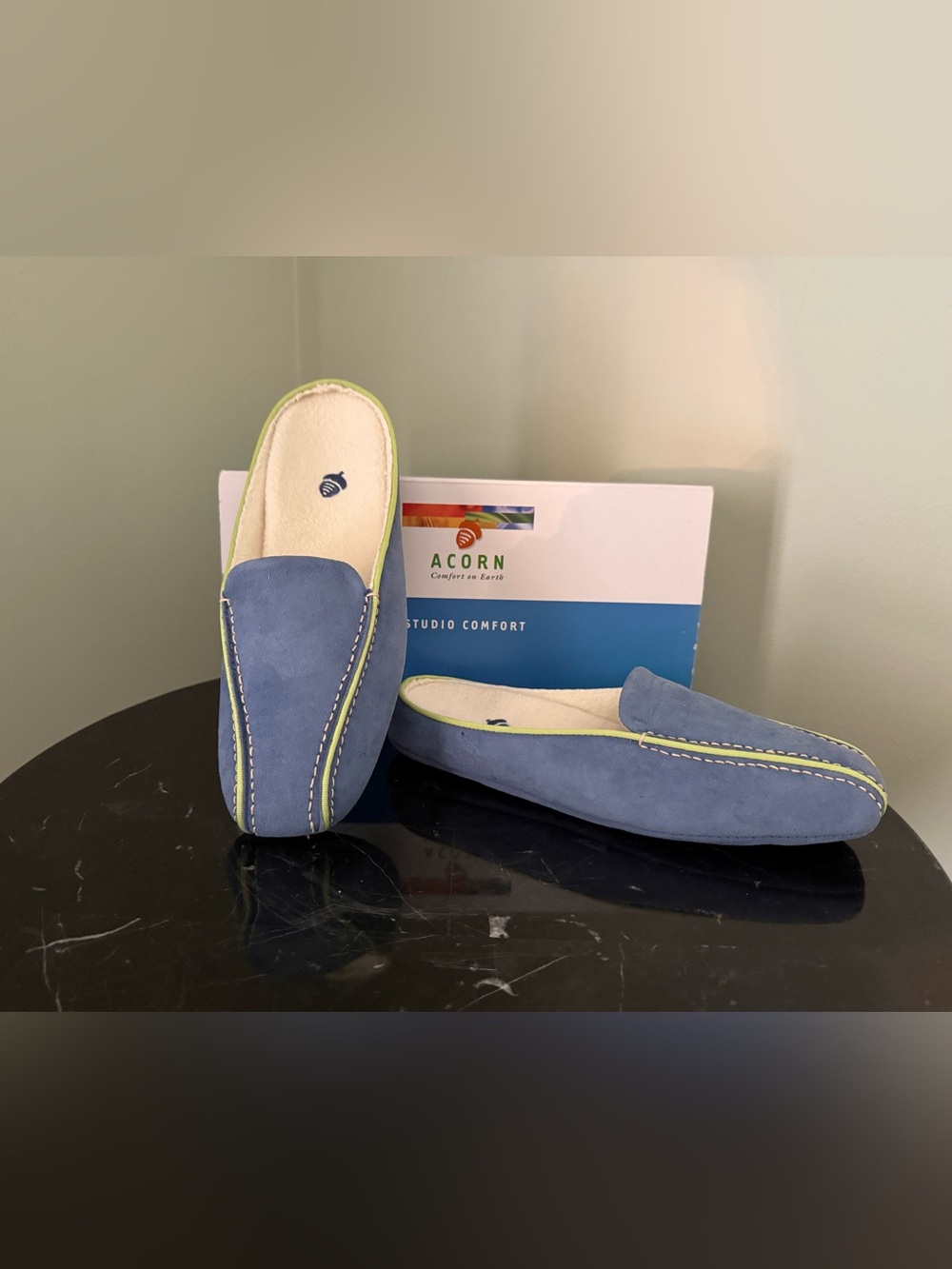 ACORN STUDIO COMFORT SLIPPERS   NWT/BOX!!!
